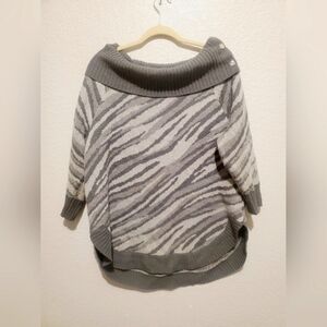 💚5/$25 89th & Madison Zebra Print Off the Shoulders Knit Sweater Size XL